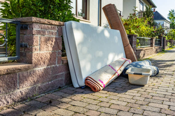 Best Garage Cleanout  in Standish, MI